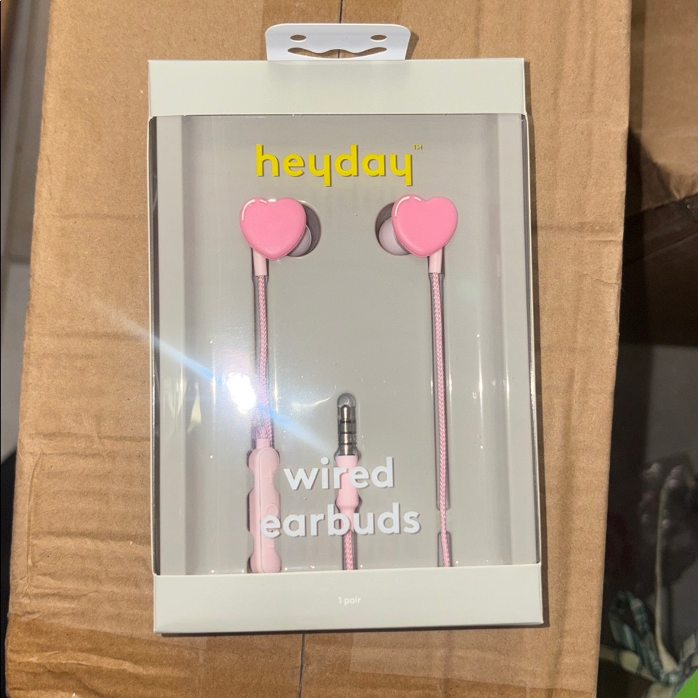 heyday Pink Heart Wired Earbuds